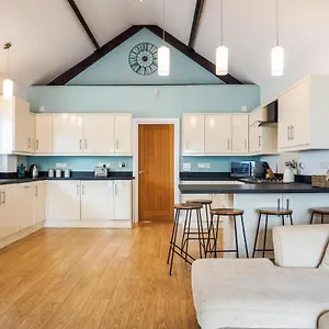 The House - Fully Refurbed March 2024 Holiday home Oystermouth