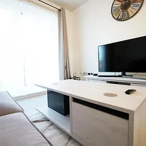  Apartment Deluxe Two Bedroom Serviced By Hampshire Stays - Southampton Near M3 And M27